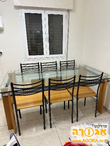 שולחן זכוכית