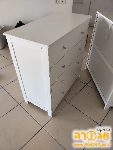 2 שידות מגירות לבנות