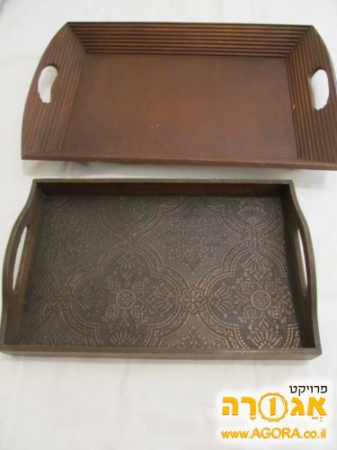2 מגשים מפלסטיק קשיח