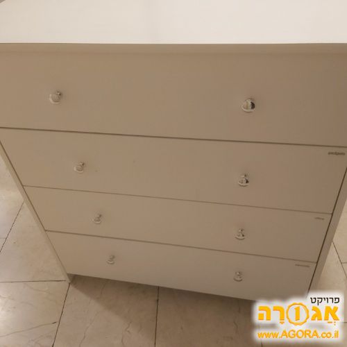 שידה חדשה לבנה