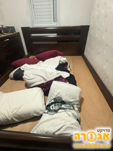 מיטה זוגית ללא מזרן
