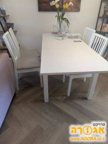 ספה, כורסאות, שולחן מטבח וכיסאות