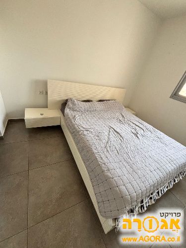מיטה ושידה חדר שינה הורים