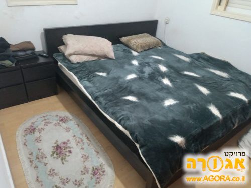 מיטה זוגית + מזרון 180X200 + שתי שידות