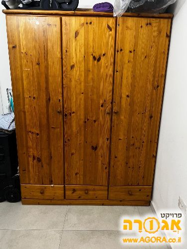 ארון מעץ מלא