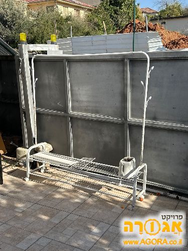 מתלה בגדים