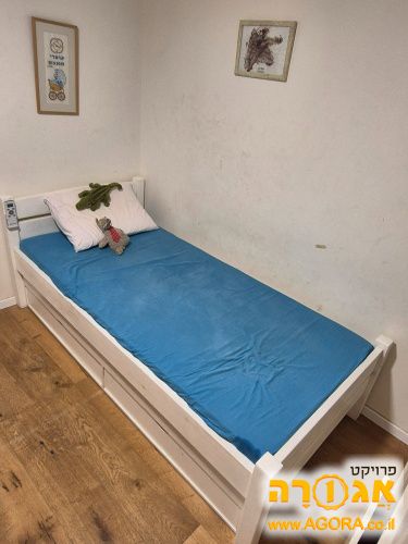 מיטת נוער נפתחת
