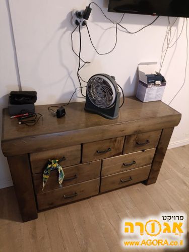 שידה עם מגירות