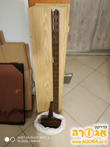מדפי עץ