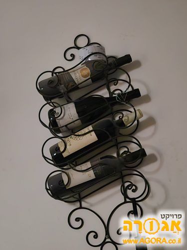 מתקן ליין על הקיר ללא הבקבוקים