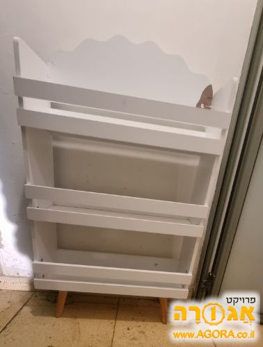 מעמד ספרים לחדר ילדים