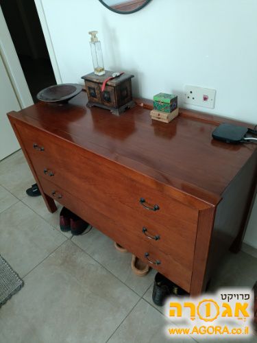 מיטה זוגית מתכווננת+ שידה