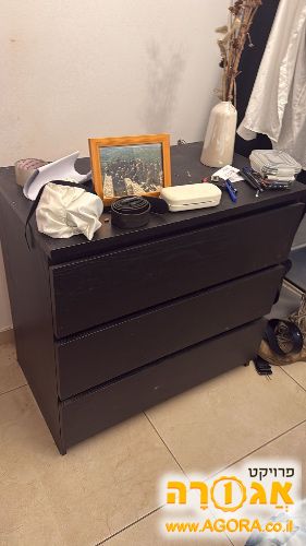 שידה עם מגירות