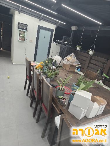 שולחן אוכל ו8 כיסאות מעץ מלא