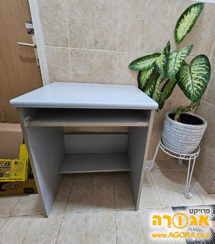 שולחן מחשב אפור
