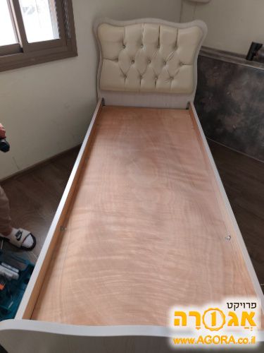 מיטת יחיד
