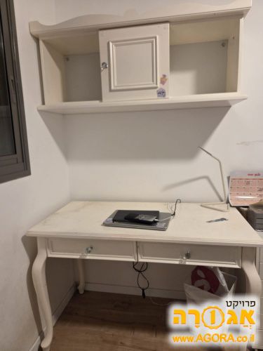 שולחן + מדף