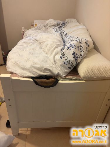 מיטת יחיד עם מיטת חבר