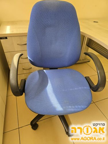 4 כסאות