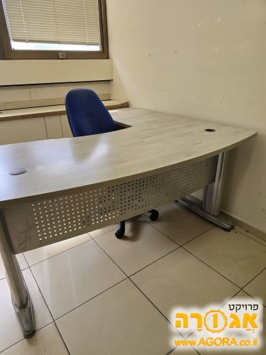 3 שולחנות משרדים