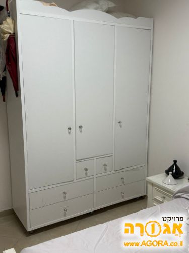 ארון בגדים כחדש