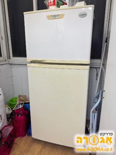מקרר גדול