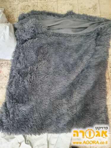 שמיכת צמר ענקית