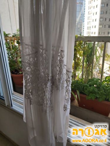 וילונות לבנים