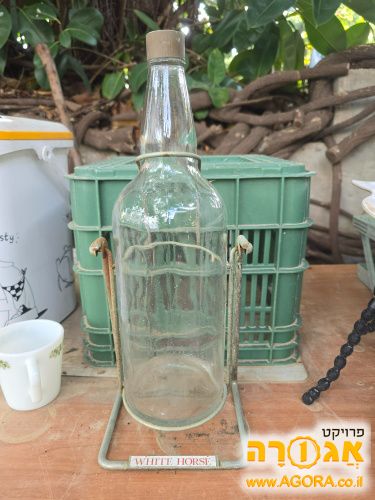 בקבוק זכוכית גדול