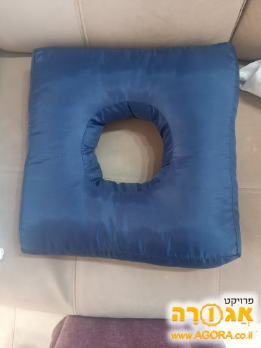 כרית חור באמצע