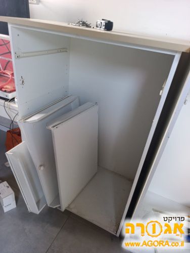 2 ארונות ריקים