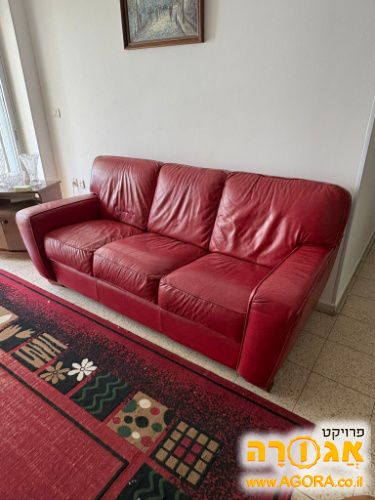 ספה אדומה