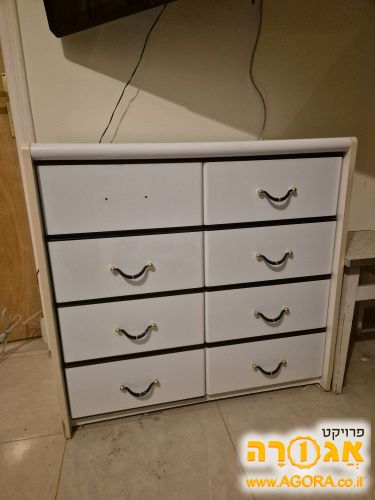 שידה תואמת לארון