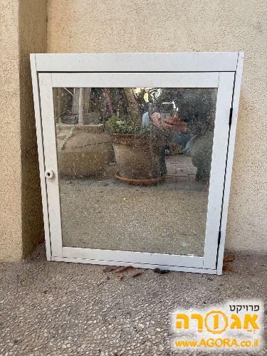 ארון תרופות קטן מאיקאה עם מראה