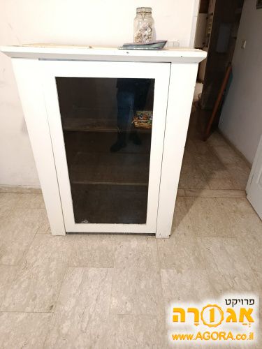 ארון זכוכית