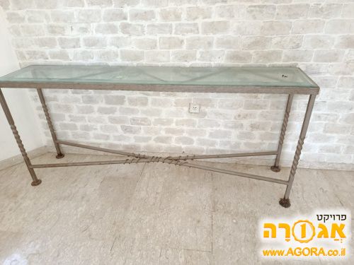 שולחן זכוכית בסלון, במרפסת, בגינה