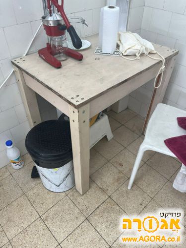 שולחן קטן