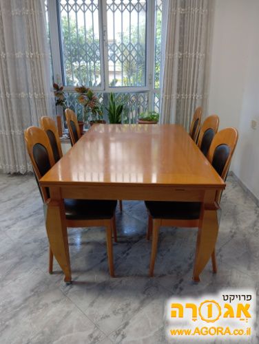 שולחן אוכל עם 6 כסאות