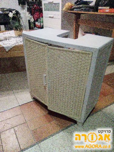 ארון מתחת לכיור