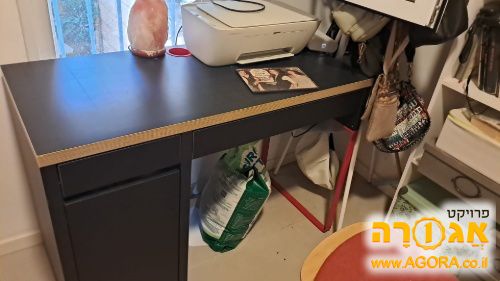 שולחן כתיבה במצב מצוין