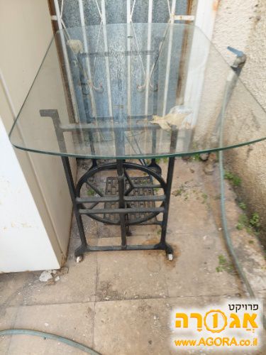 שולחן קטן