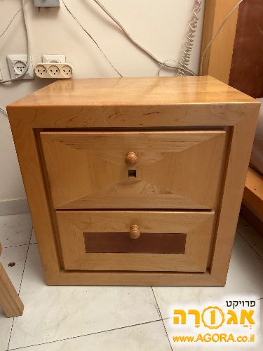 שידת מיטה