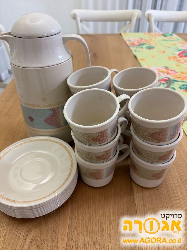 סט של 12 כוסות קפה, תחתיות ותרמוס קורל