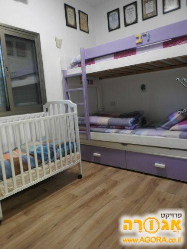 מיטת שלישיה