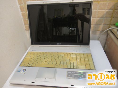 מחשב נייד ענתיקה ללא זכרונות ושנאי