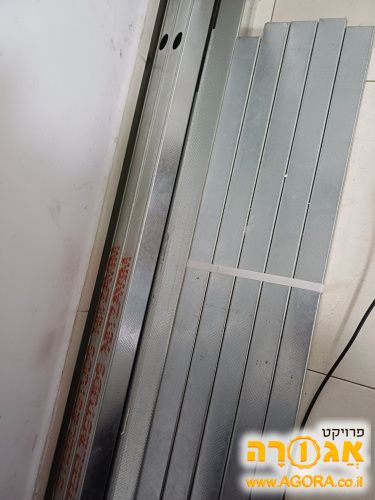ניצבים לגבס