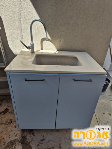 ארון איחסון עם כיור כביסה