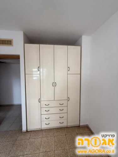 ארון לבן