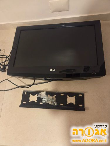 טלויזיה 26" עם מתקן תליה על קיר