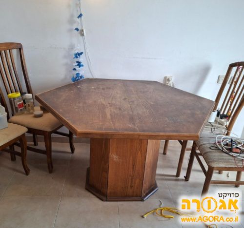 שולחן אוכל נפתח